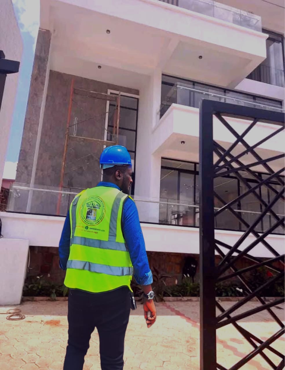 AMCE supervisor at the gate of a completed modern villa